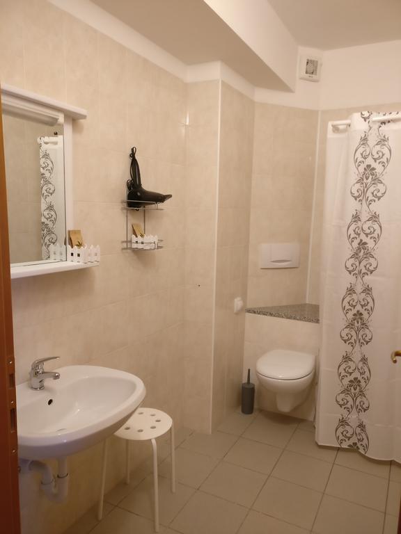 Garni Al Laghet Hotel เทนโน ภายนอก รูปภาพ